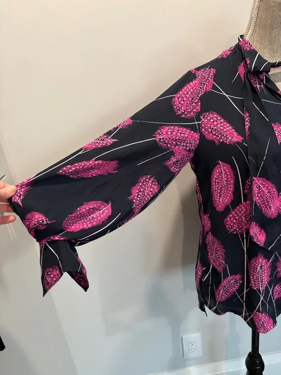 Reiss Lily Feather Print Blouse Navy Pink Tie Neck Size 4 - Picture 11 of 16